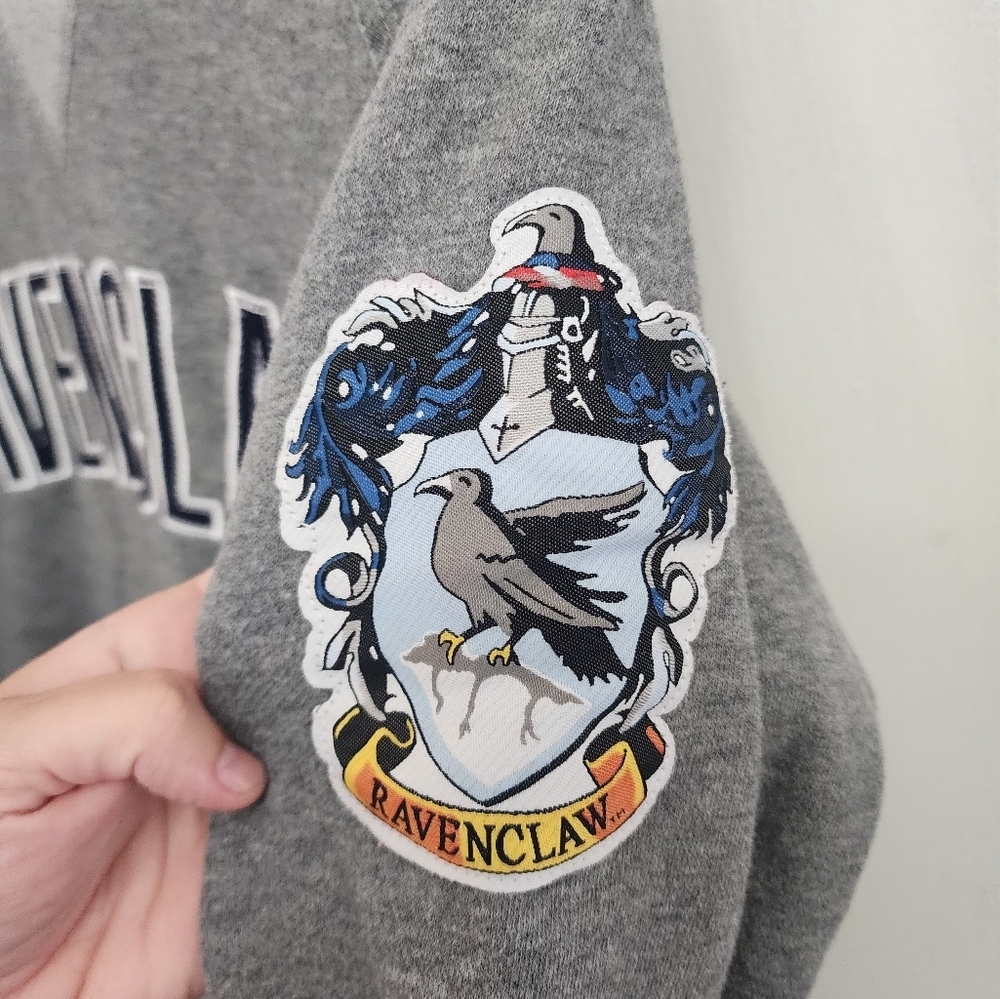 Warner Bros Gray Crewneck Sweater Ravenclaw Design Small Harry Potter - Picture 7 of 10